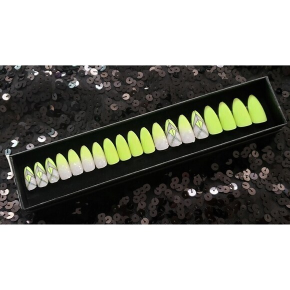 Nina Press On Nail Set - Picture 2 of 2